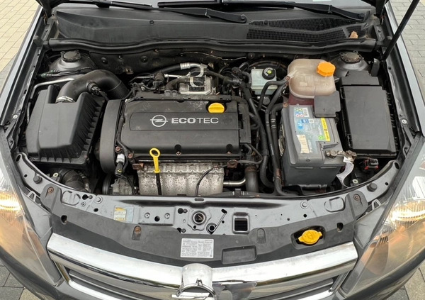 Opel Astra cena 17999 przebieg: 202194, rok produkcji 2010 z Warka małe 781